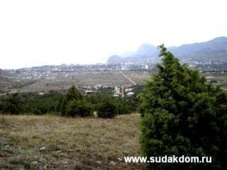 Вид с подножия горы на Судак